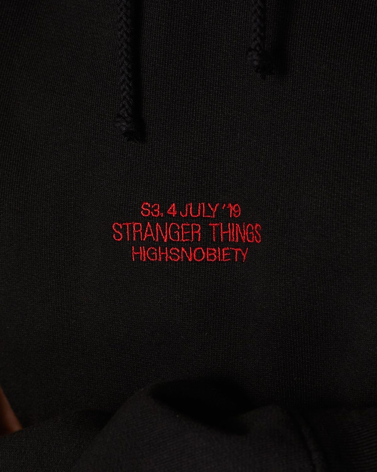 Highsnobiety – Stranger Things Logo Hoodie Black - Sweats - Black - Image 4