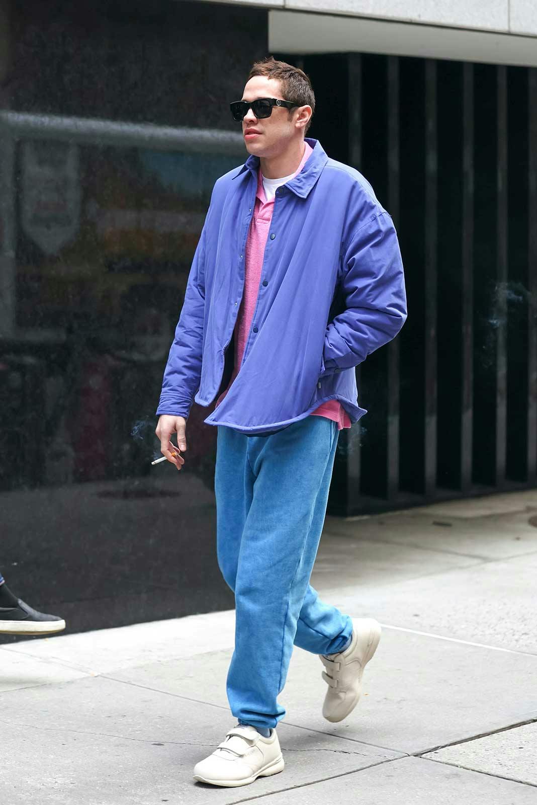 pete-davidson-velcro-sneaker-outfit-2022 (2)