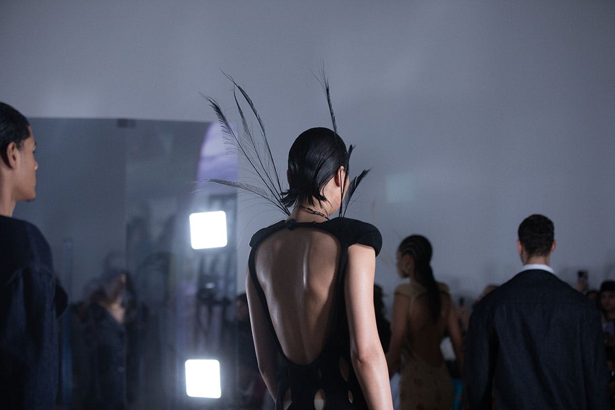 luar-evanie-frausto-engineered-gravity-defying-hair-6