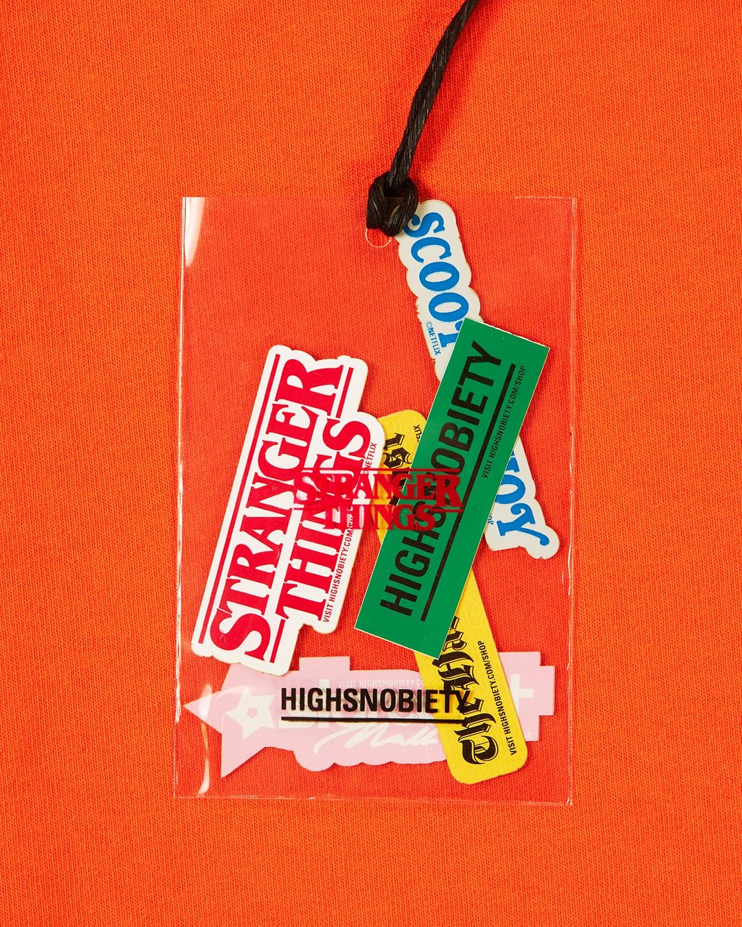 Highsnobiety – Stranger Things Hawkins Lonsleeve Orange - T-shirts - Red - Image 7