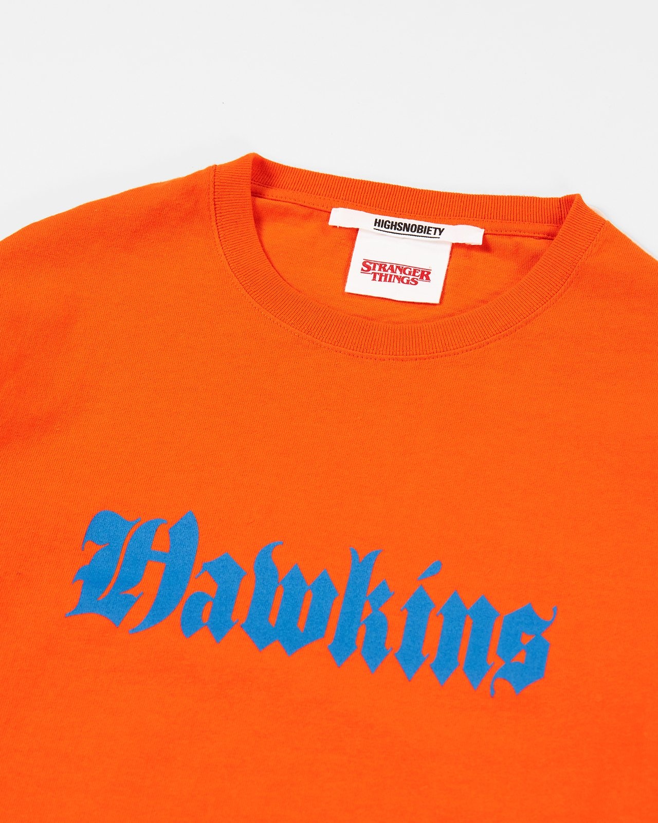 Highsnobiety – Stranger Things Hawkins Lonsleeve Orange - T-shirts - Red - Image 4