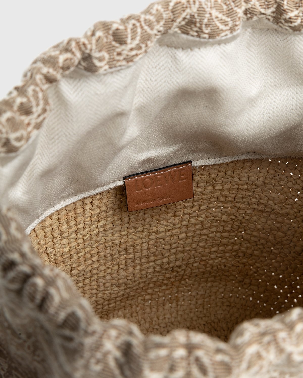 Pochette bag in raffia, Anagram jacquard and calfskin