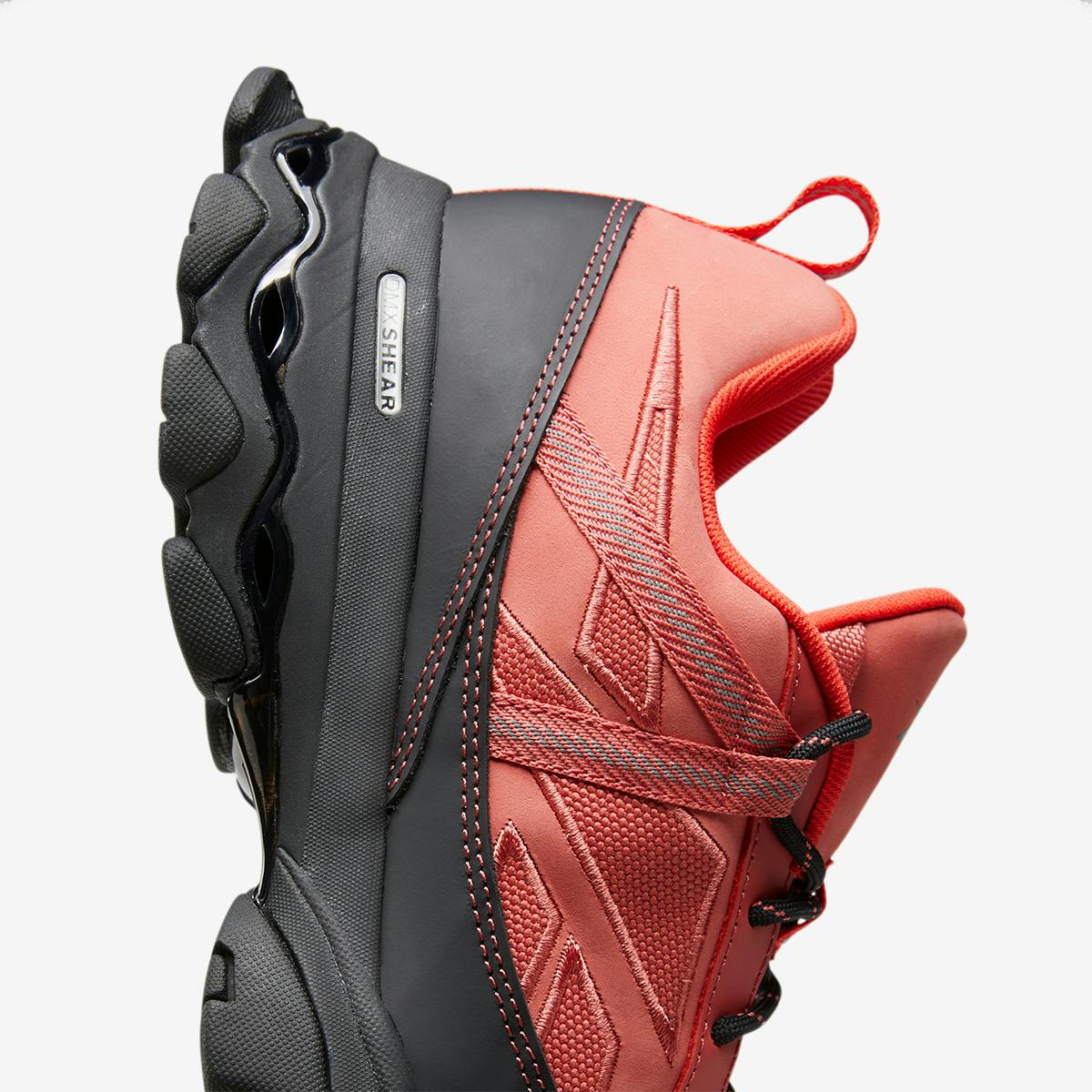 daily-sneaker-roundup-4-30-2021-1-03