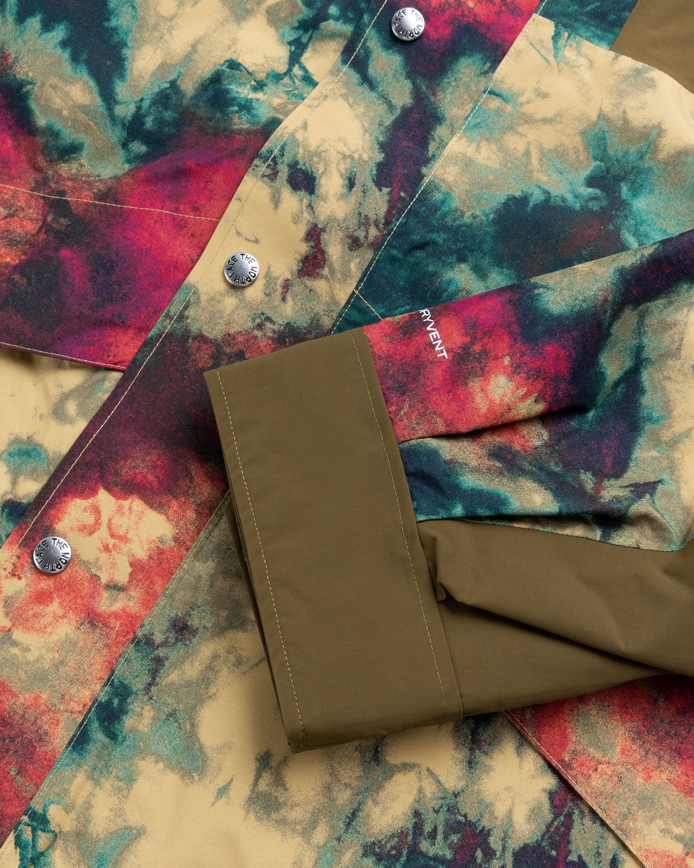The North Face – Printed 86 Retro Mountain Jacket Tan/Ice Dye Print - Outerwear - Black - Image 7