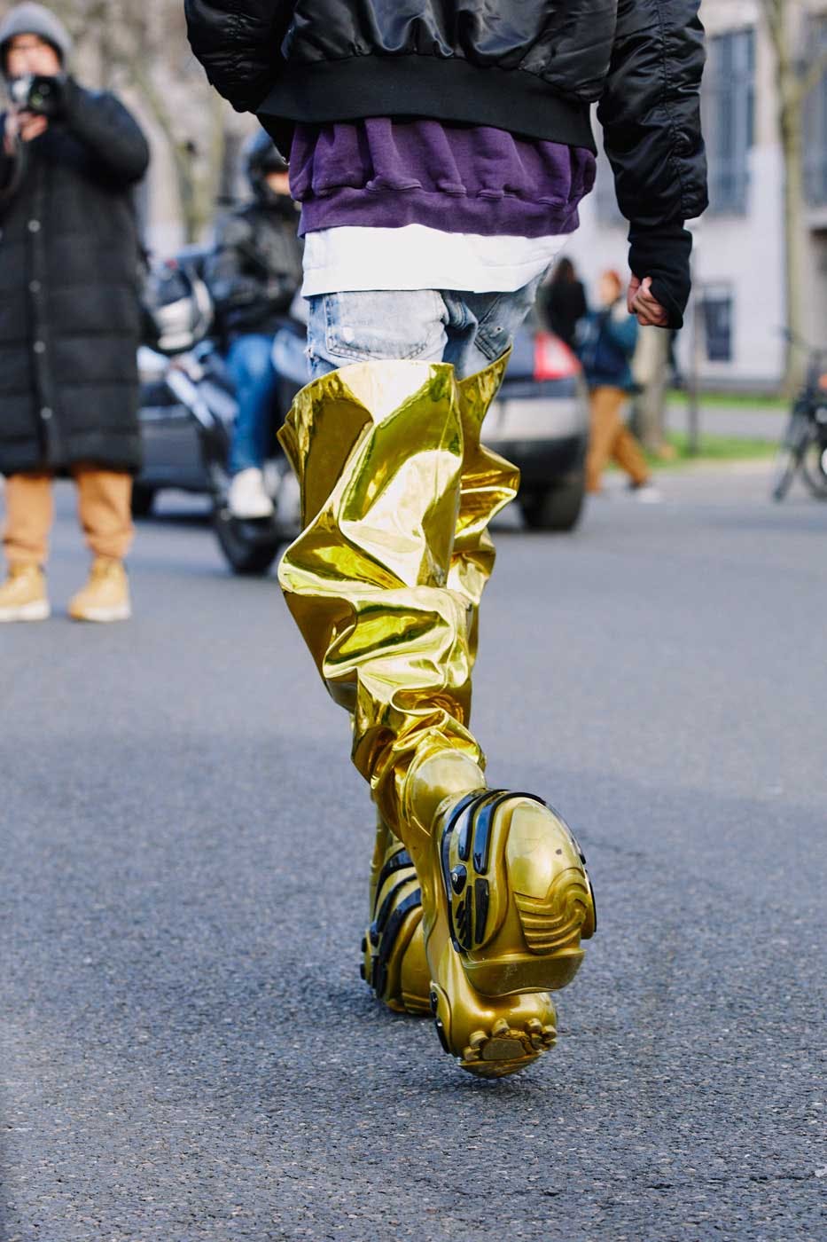 paris-fashion-week-fw23-streetstyle-(23)