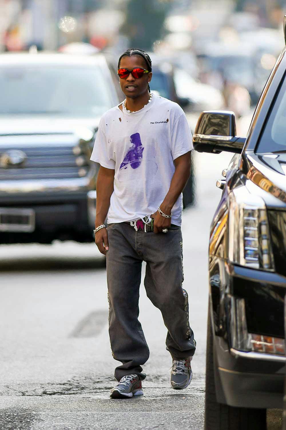 asap-rocky-dad-style-jeans-asics-2022-outfit (3)