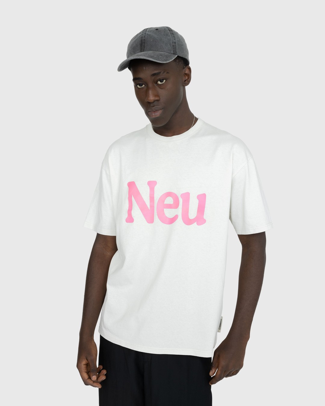 Highsnobiety – Neu York T-Shirt White - T-shirts - Grey - Image 3