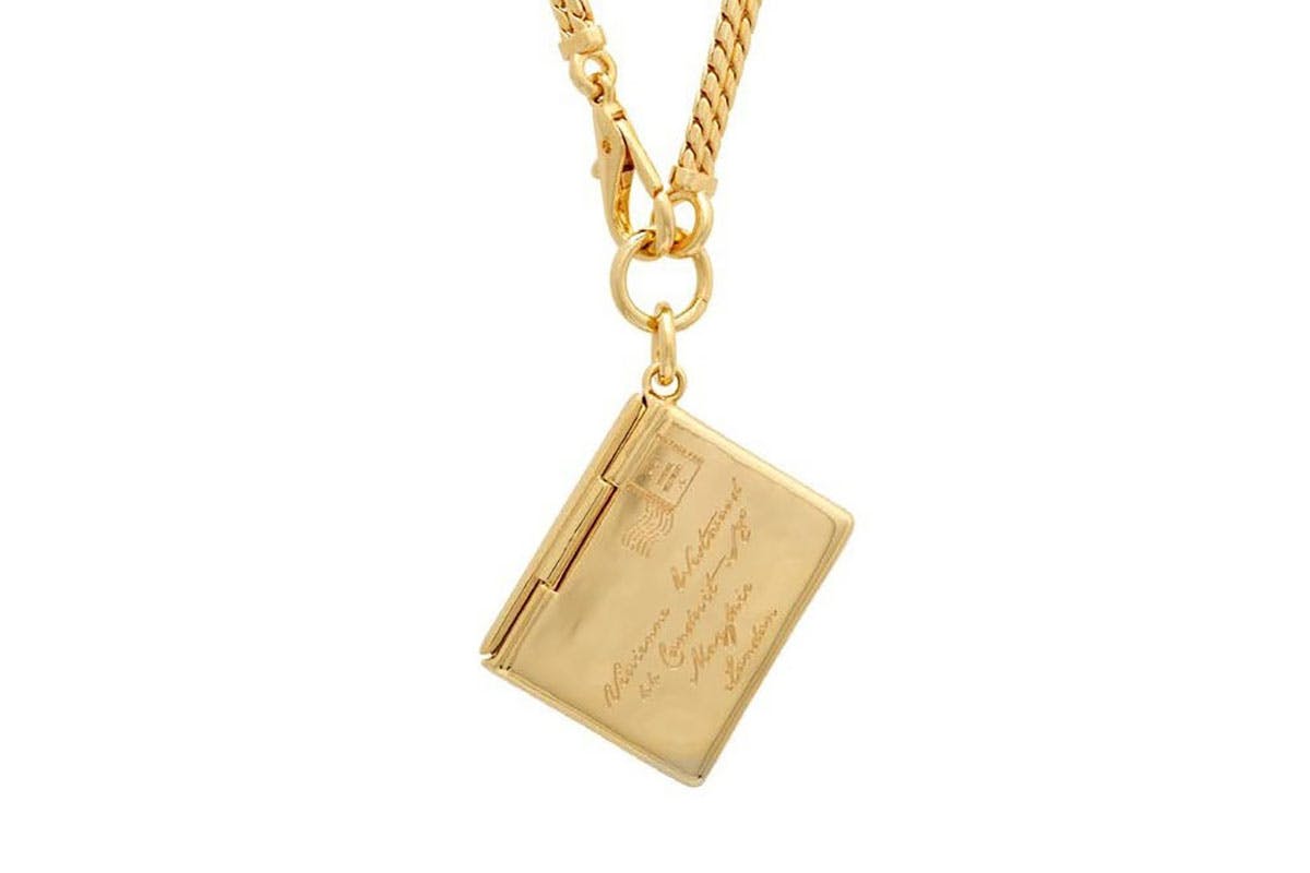 vivienne-westwood-valentines-envelope-necklace-2