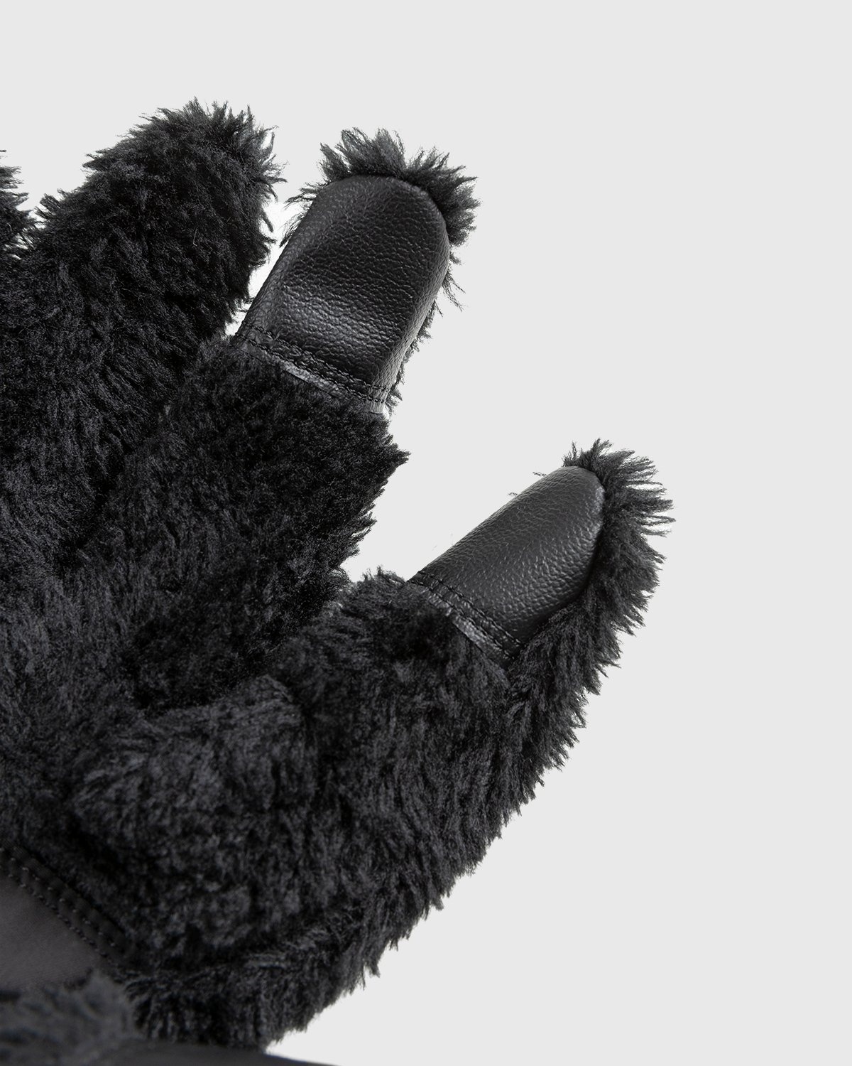 And Wander – High Loft Fleece Gloves Black - Gloves - Black - Image 3
