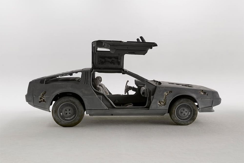 Carro Eroded Delorean Blanco Daniel Arsham Original main image 1