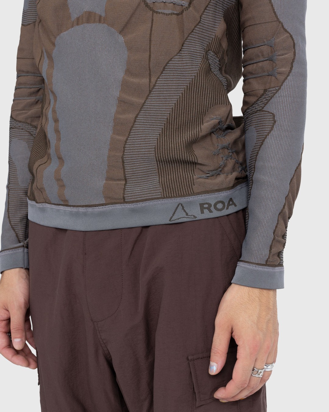 ROA – Roundneck 3D Knit Brown/Grey - Knitwear - Brown - Image 4