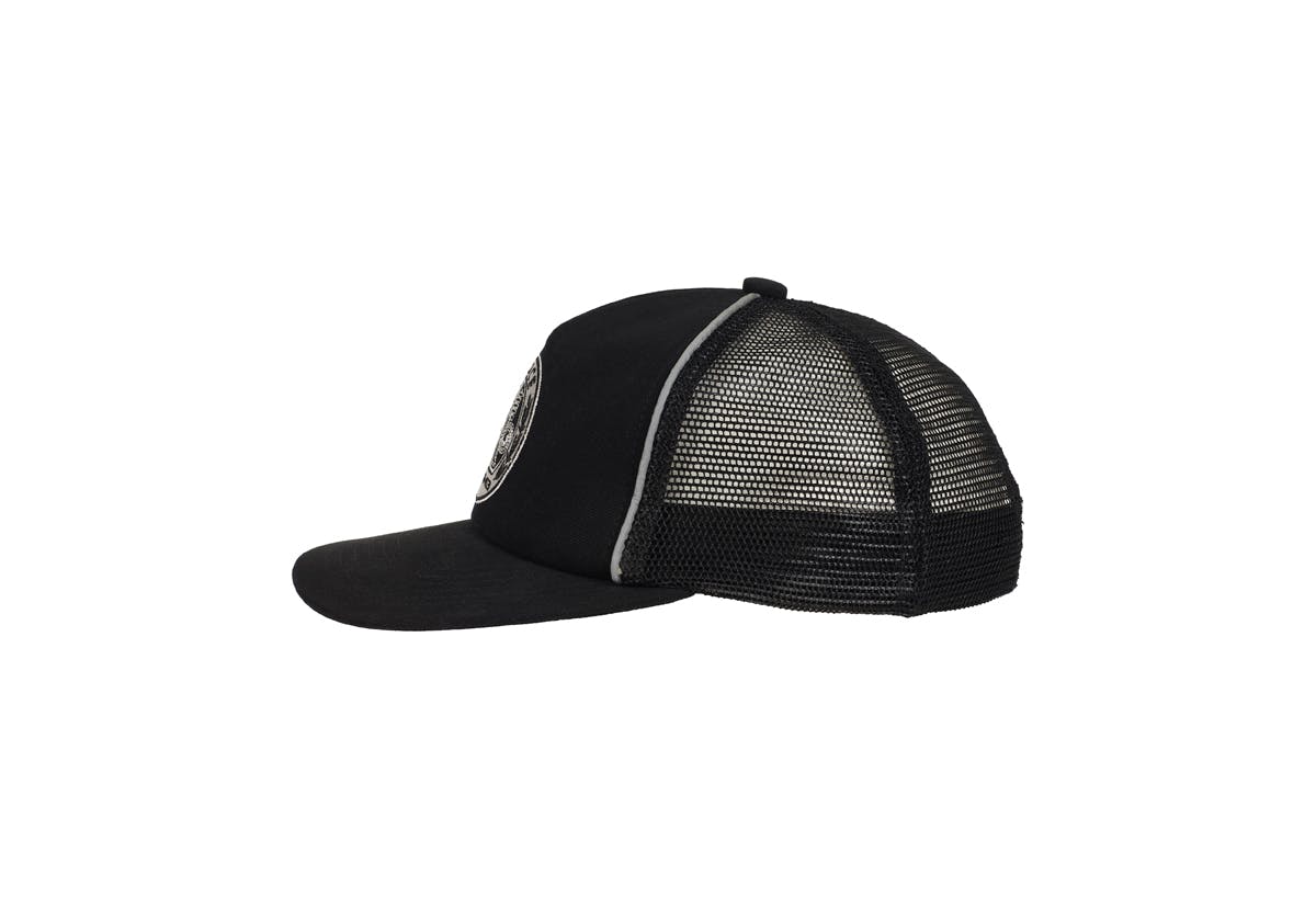 palace-skateboards-mercedes-amg-ss22-collab-cars (14)
