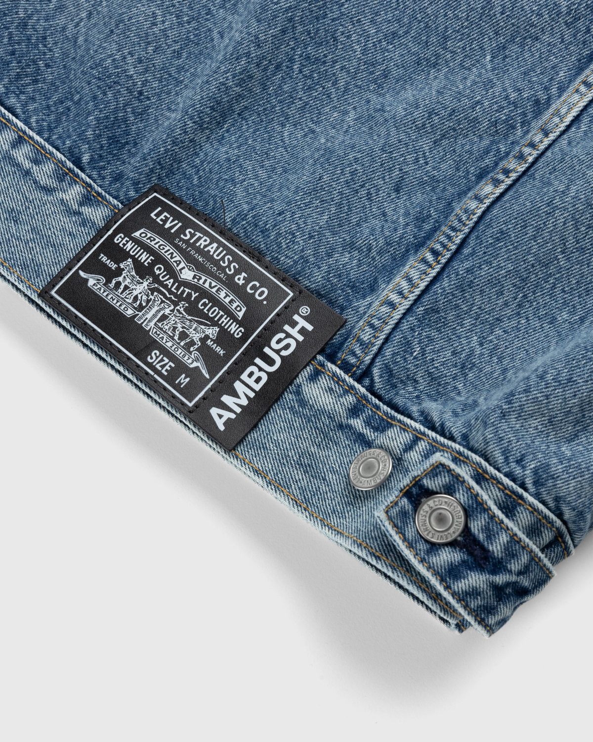 Levi's x AMBUSH – Trucker Jacket Mid Indigo - Outerwear - Blue - Image 4