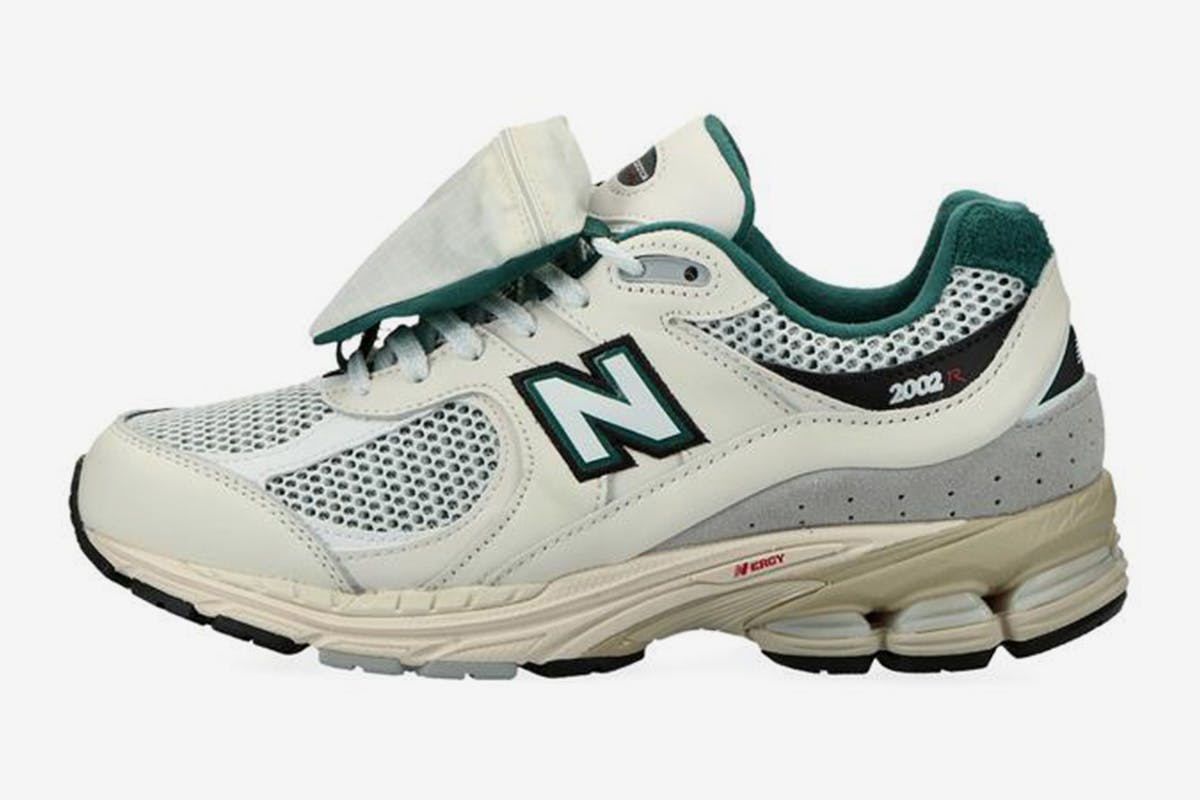 new-balance2002r