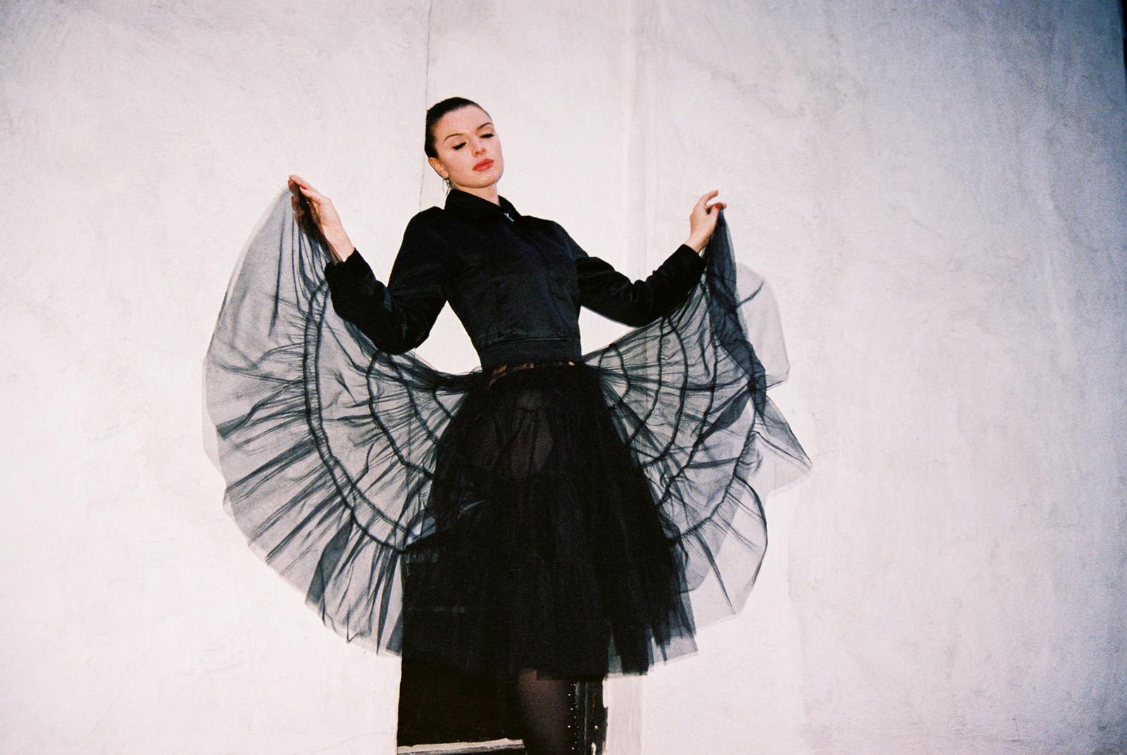 meet-julia-fox-the-diamond-in-the-rough-from-uncut-gems-04