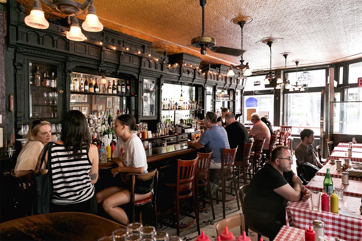 best nyc bars fanellis cafe AMEX american express platinum food &amp; drink