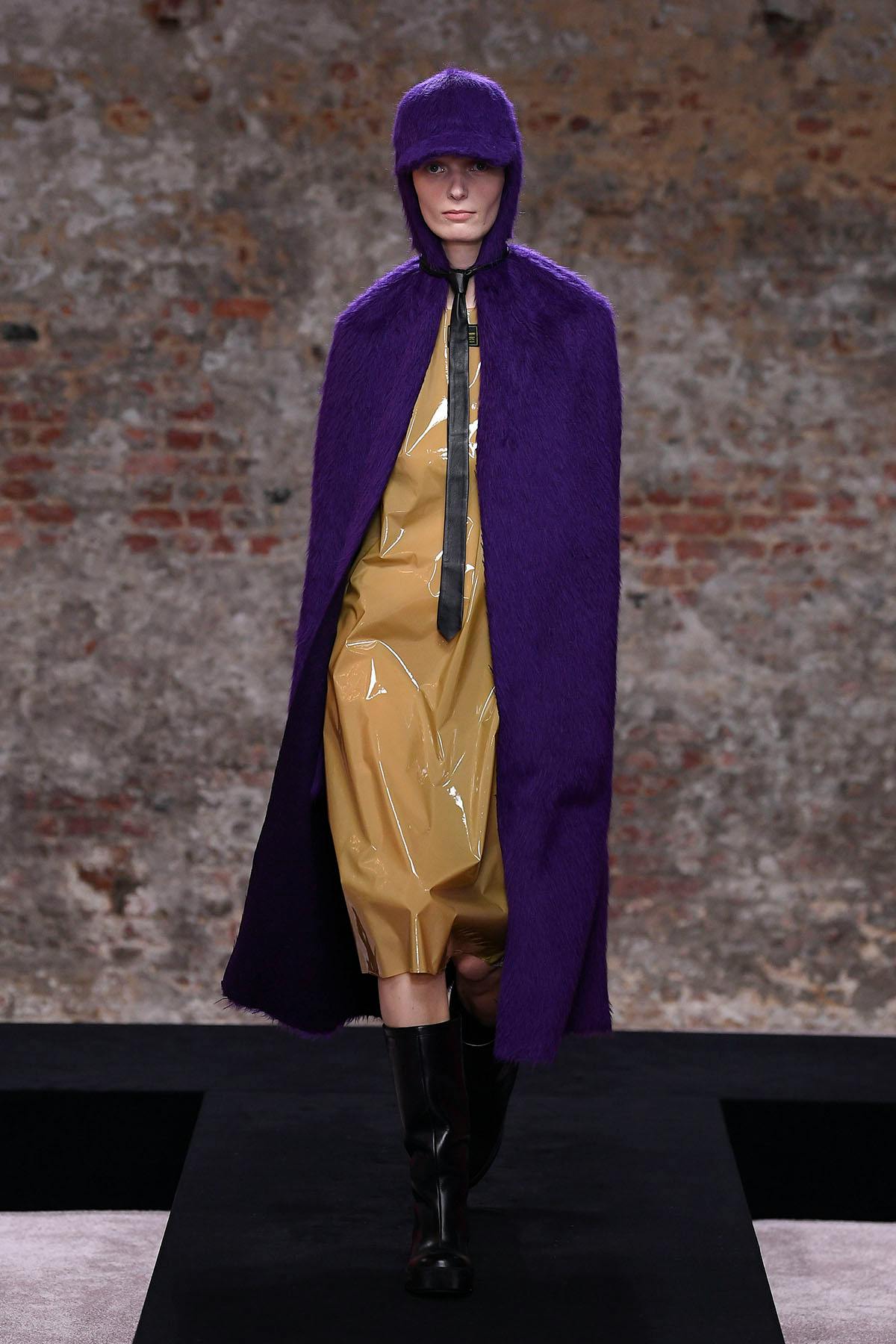 Raf Simons Fall/Winter 2022 Men's & Women's Runway Collection