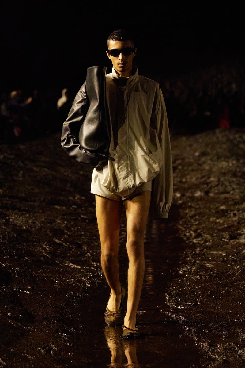balenciaga-ss23-runway-show-collection-27