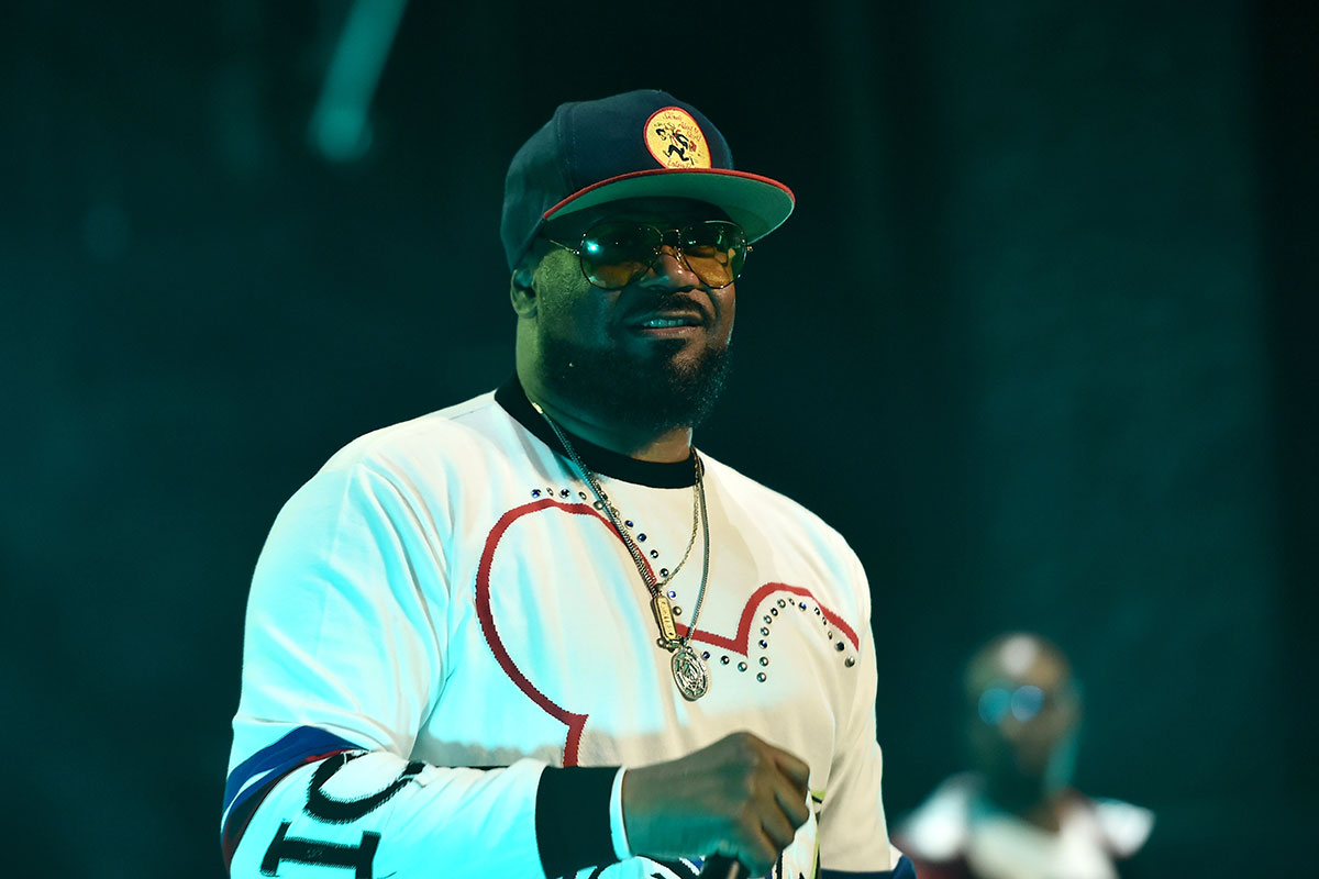 ghostface kills performs white sweater shades cap