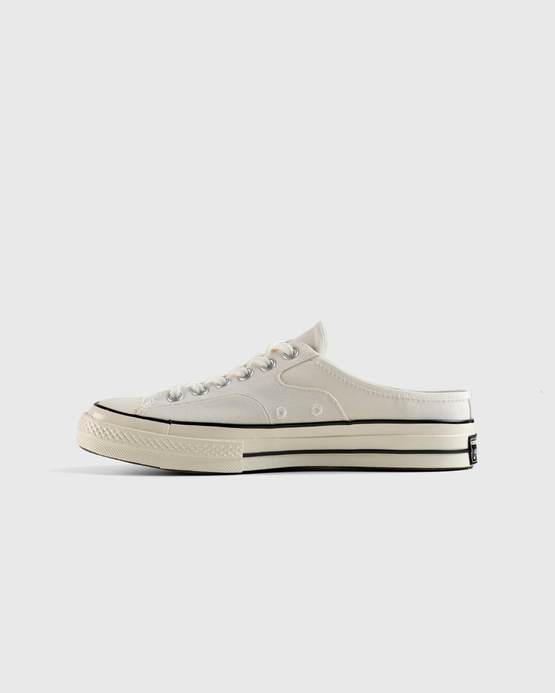 Converse slip hotsell on beige