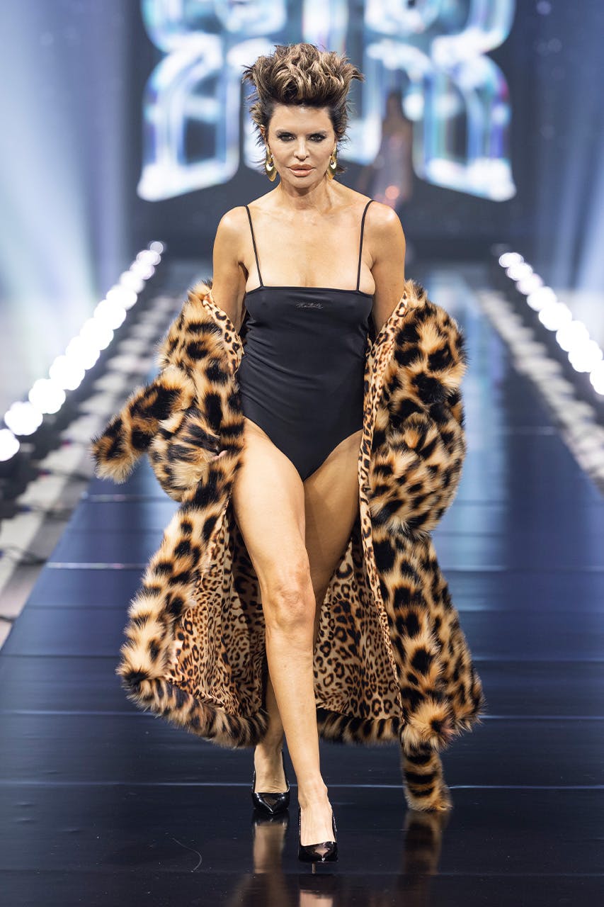 lisa-rinna-runway-001