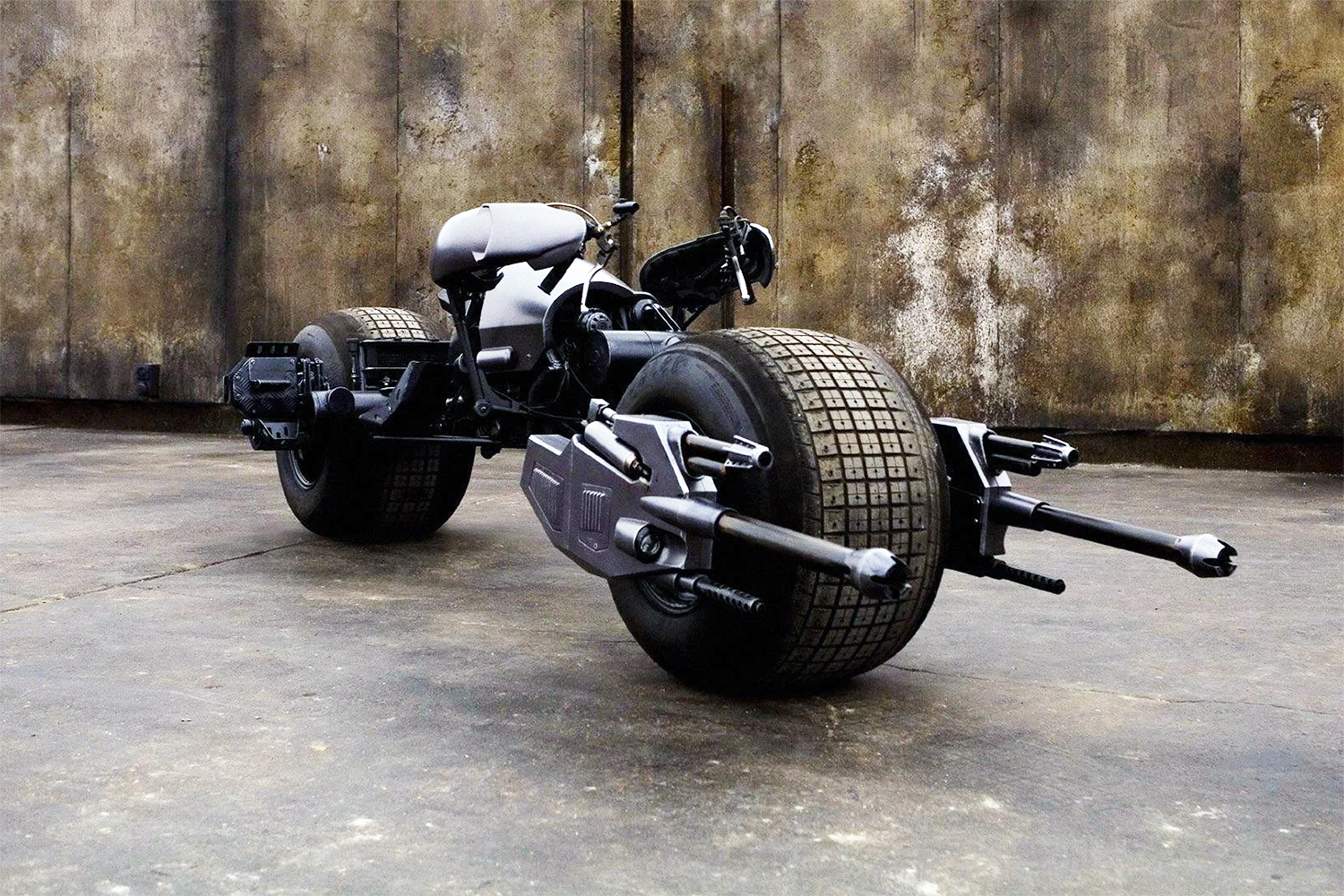 batman-batpod-motorcycle-auction-01