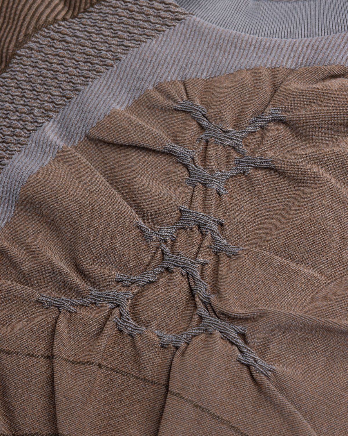 ROA – Roundneck 3D Knit Brown/Grey - Knitwear - Brown - Image 6