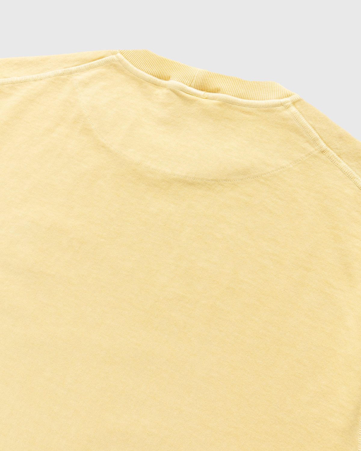 Stone Island – Fissato T-Shirt Butter - T-Shirts - Yellow - Image 3