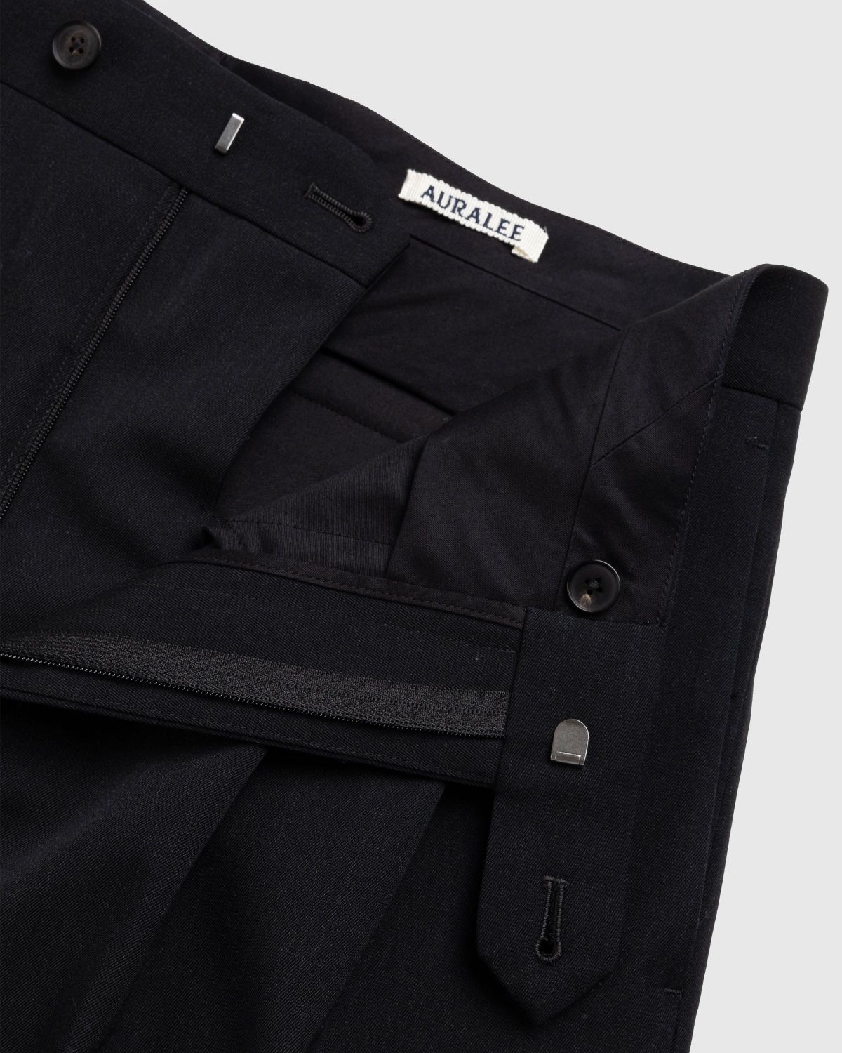 Auralee – Light Wool Max Gabardine Shorts Black