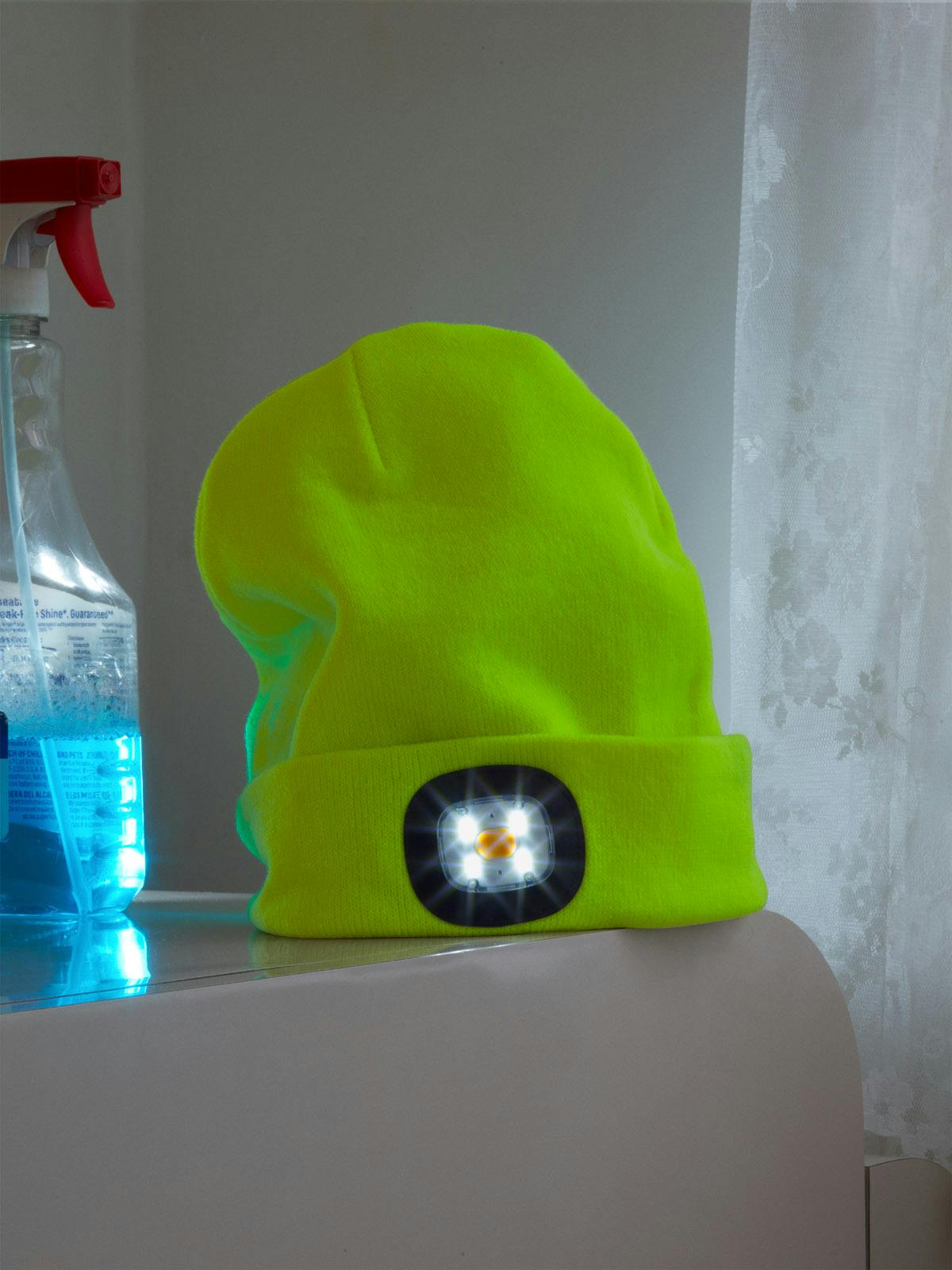 Beanie: CAT
