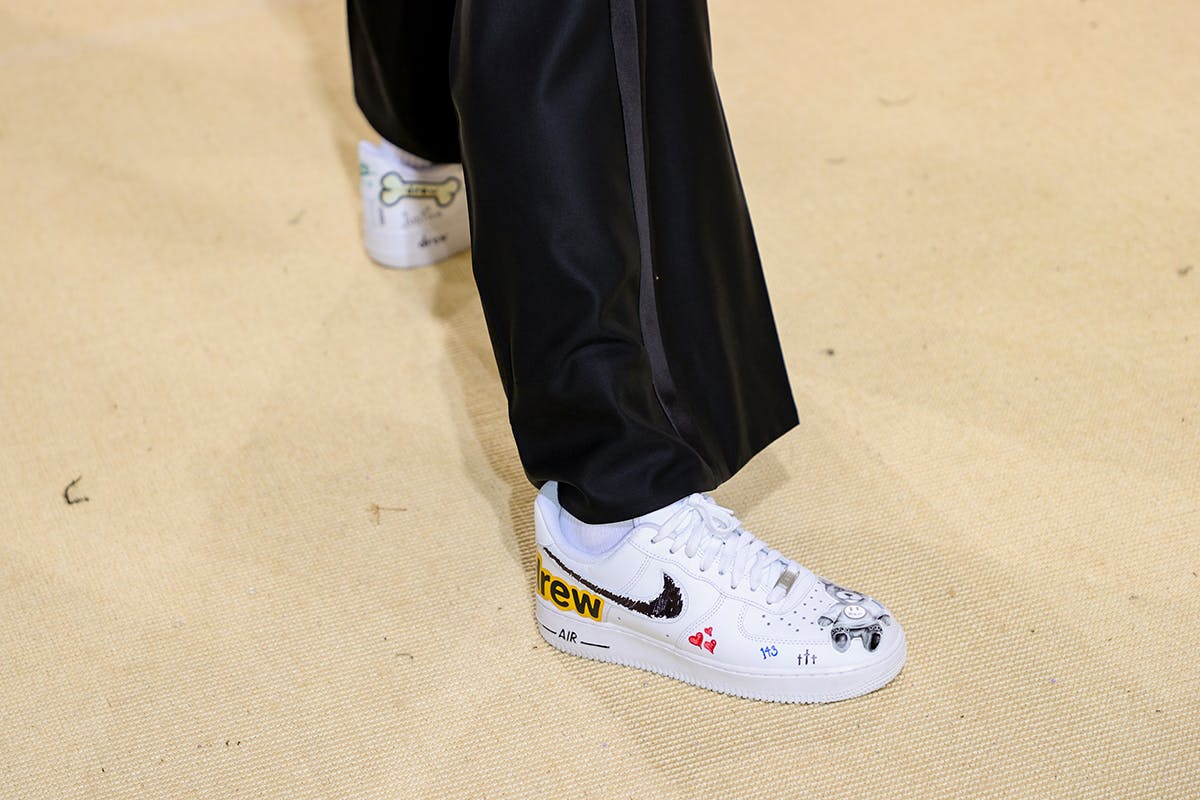 justin bieber met gala 2021 drew house maison air force 1 af1 sneaker maison le