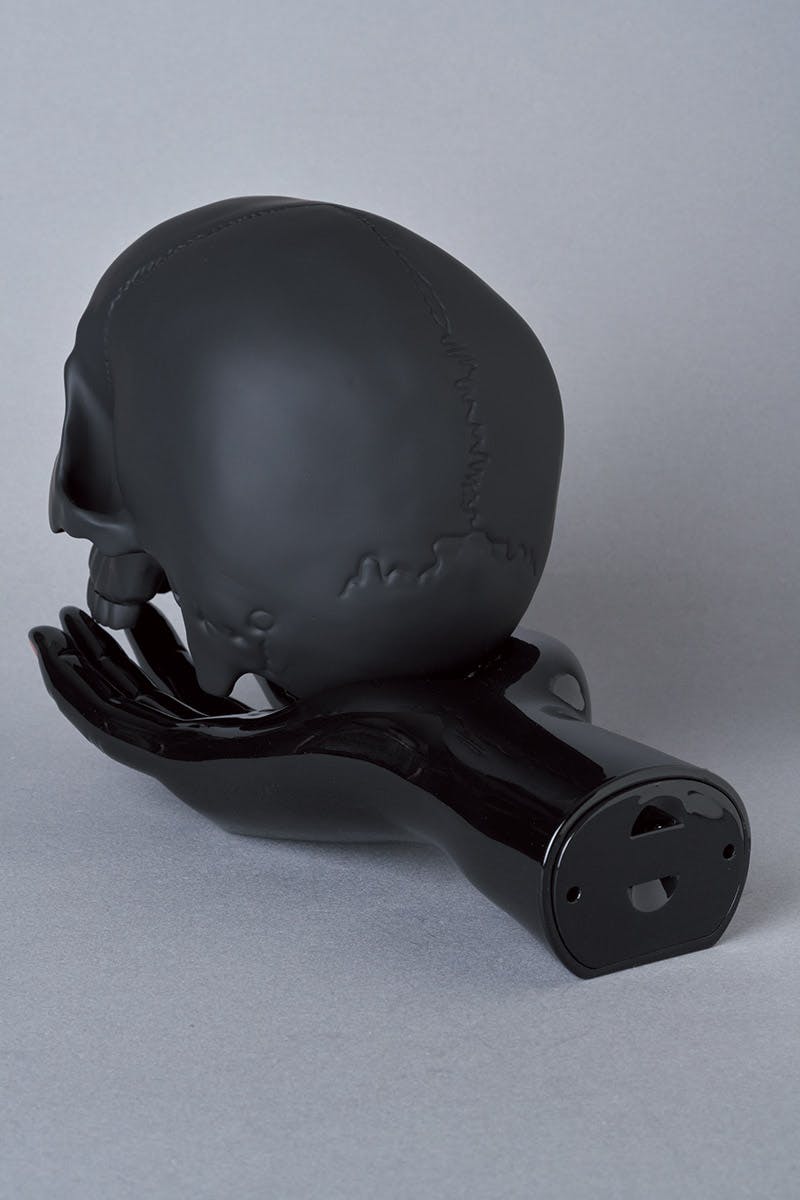 undercover-p-m-usher-spooky-season-skull-lamp-03