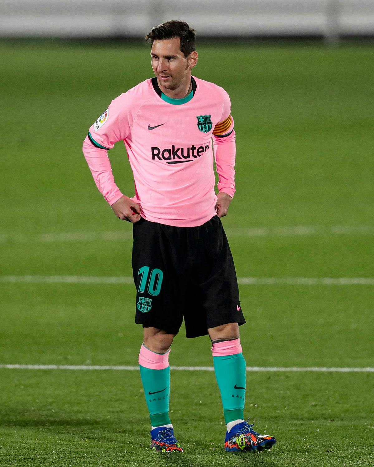 messi-big-shorts-01