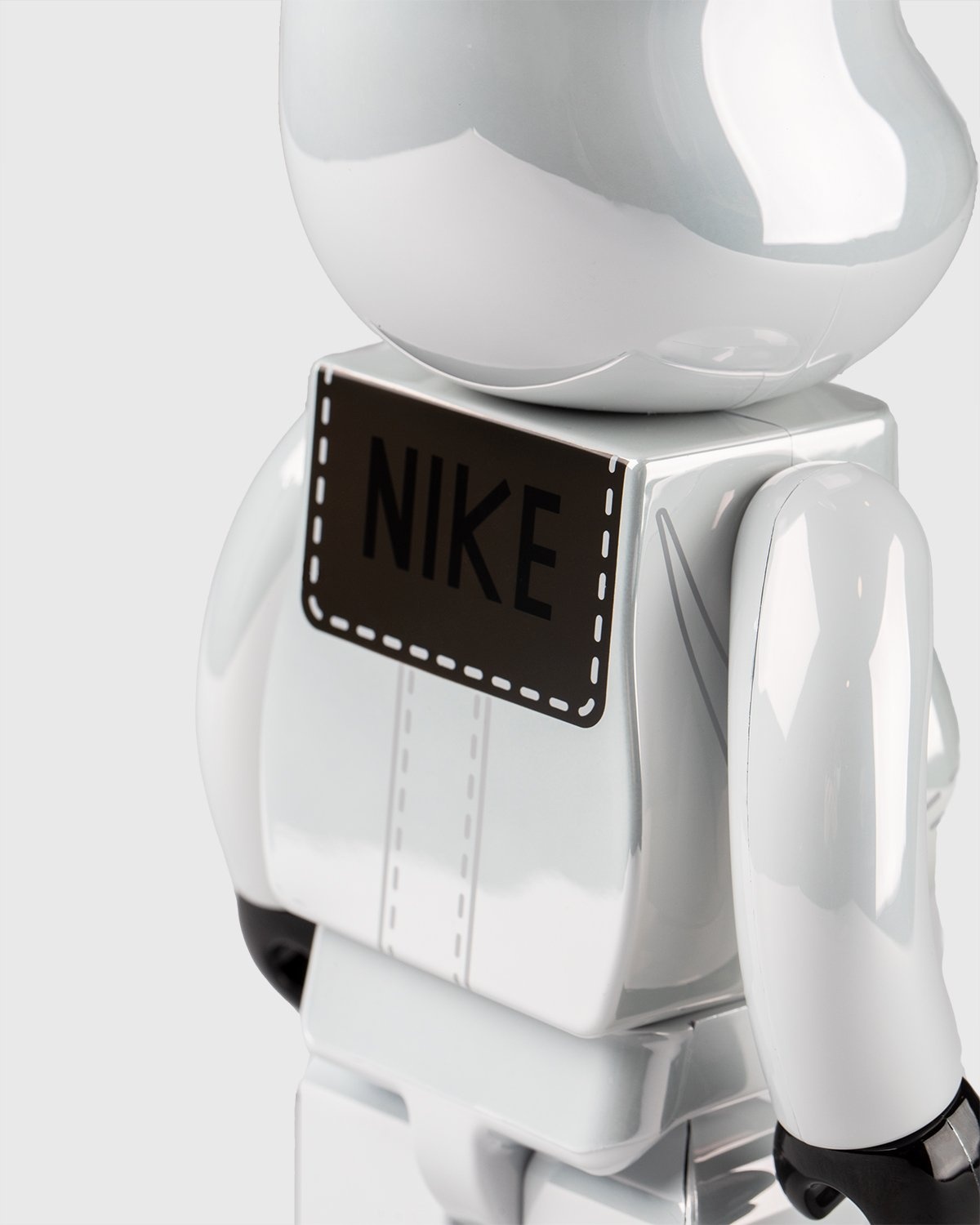 Medicom – Be@rbrick Nike SB 2020 1000% White - Art & Collectibles - White - Image 3