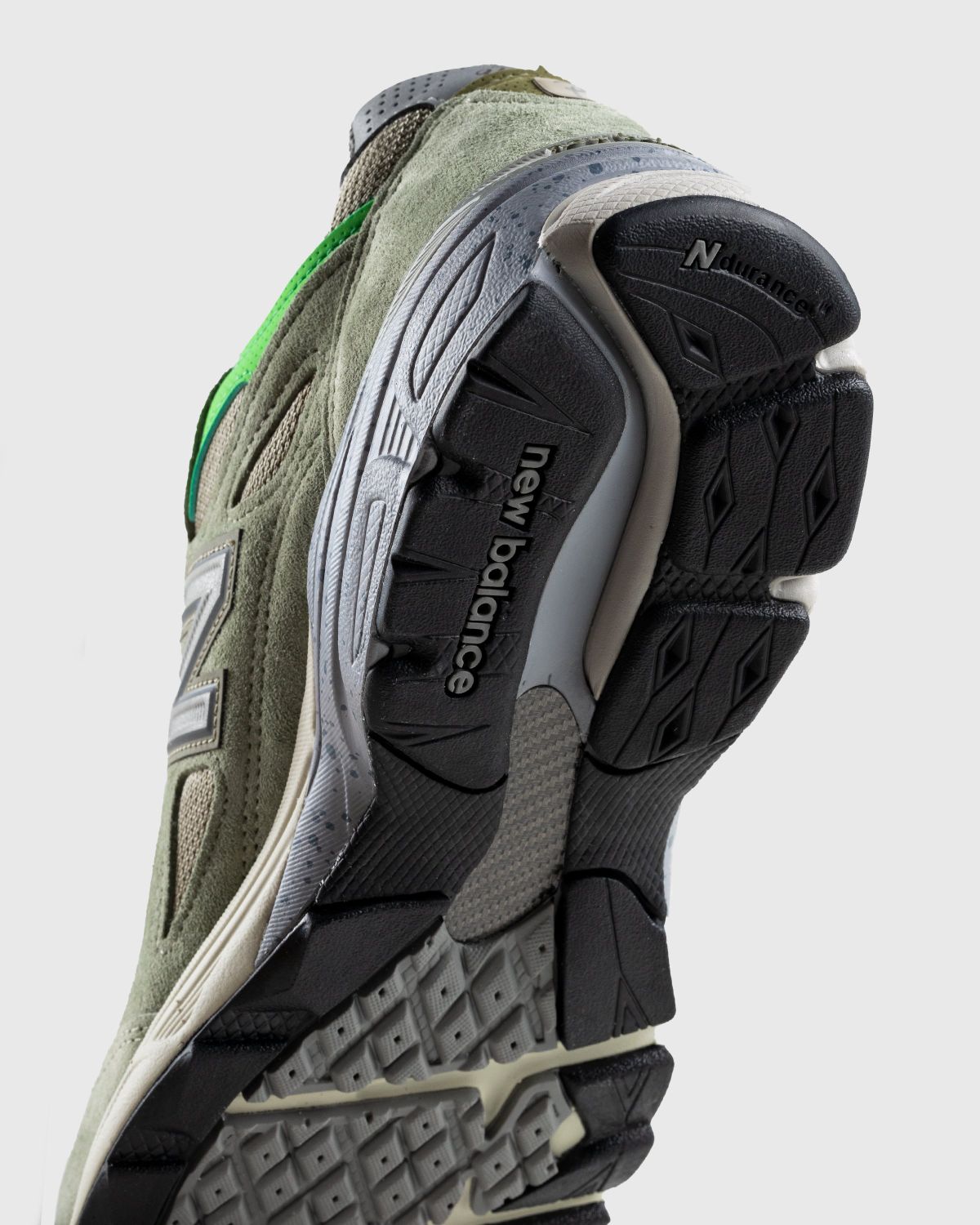 Patta x New Balance – M990PP3 Made in USA 990v3 Olive/White Pepper - Sneakers - Green - Image 6