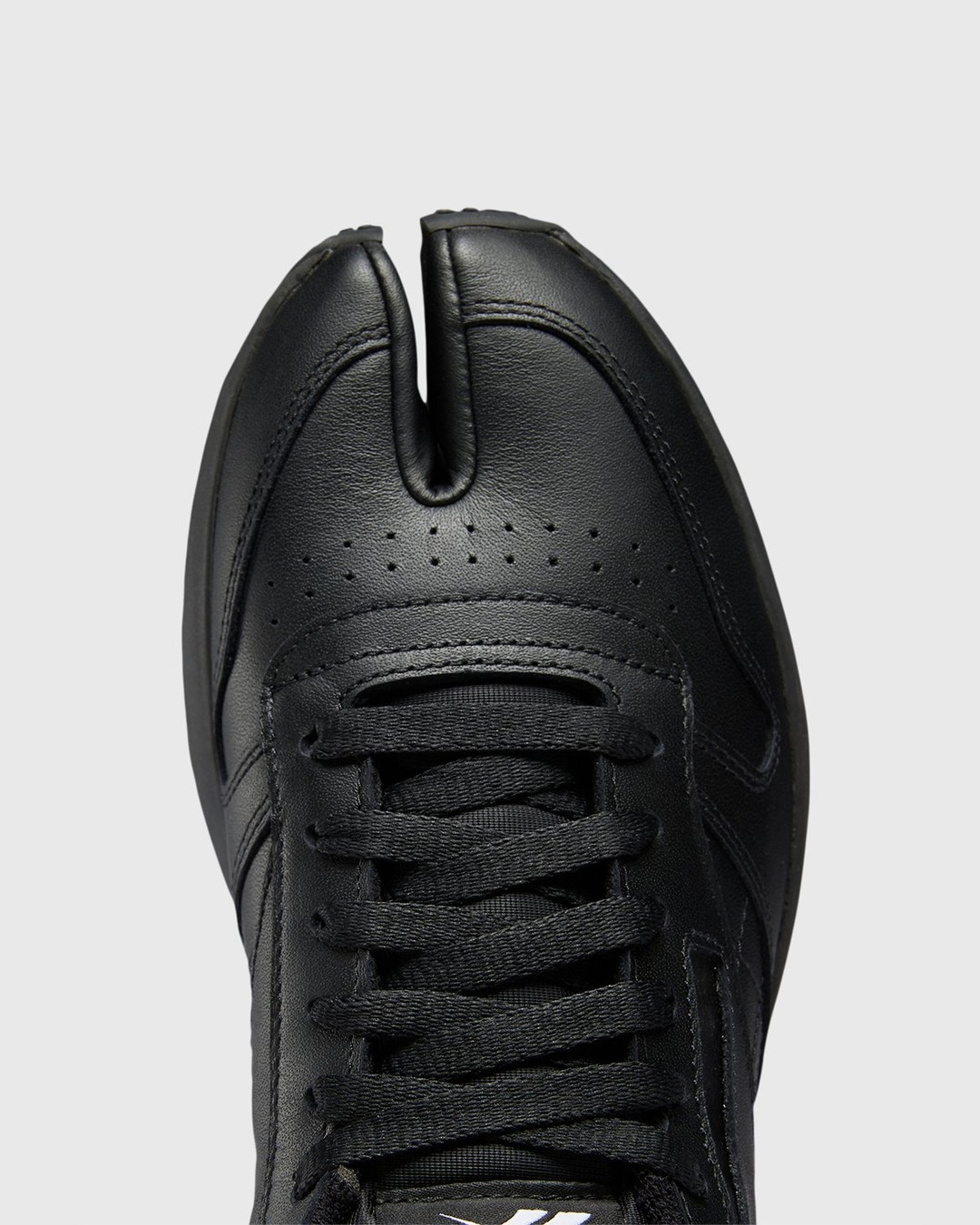 Maison Margiela x Reebok – Classic Leather Tabi Black - Sneakers - Black - Image 4