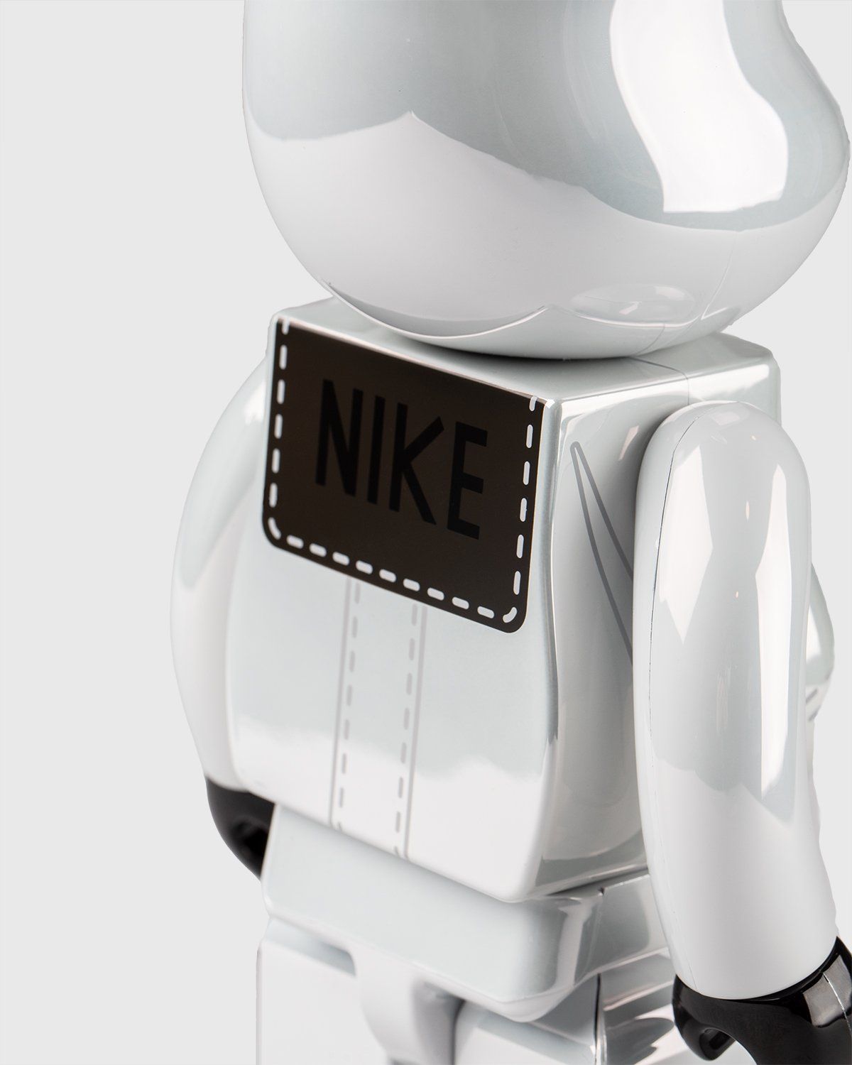 Medicom – Be@rbrick Nike SB 2020 400% and 100% Set White - Toys - White - Image 3