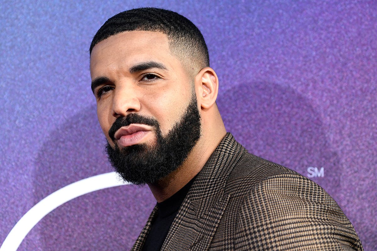 nike-squad-photo-confirms-drake-still-team-nike-01