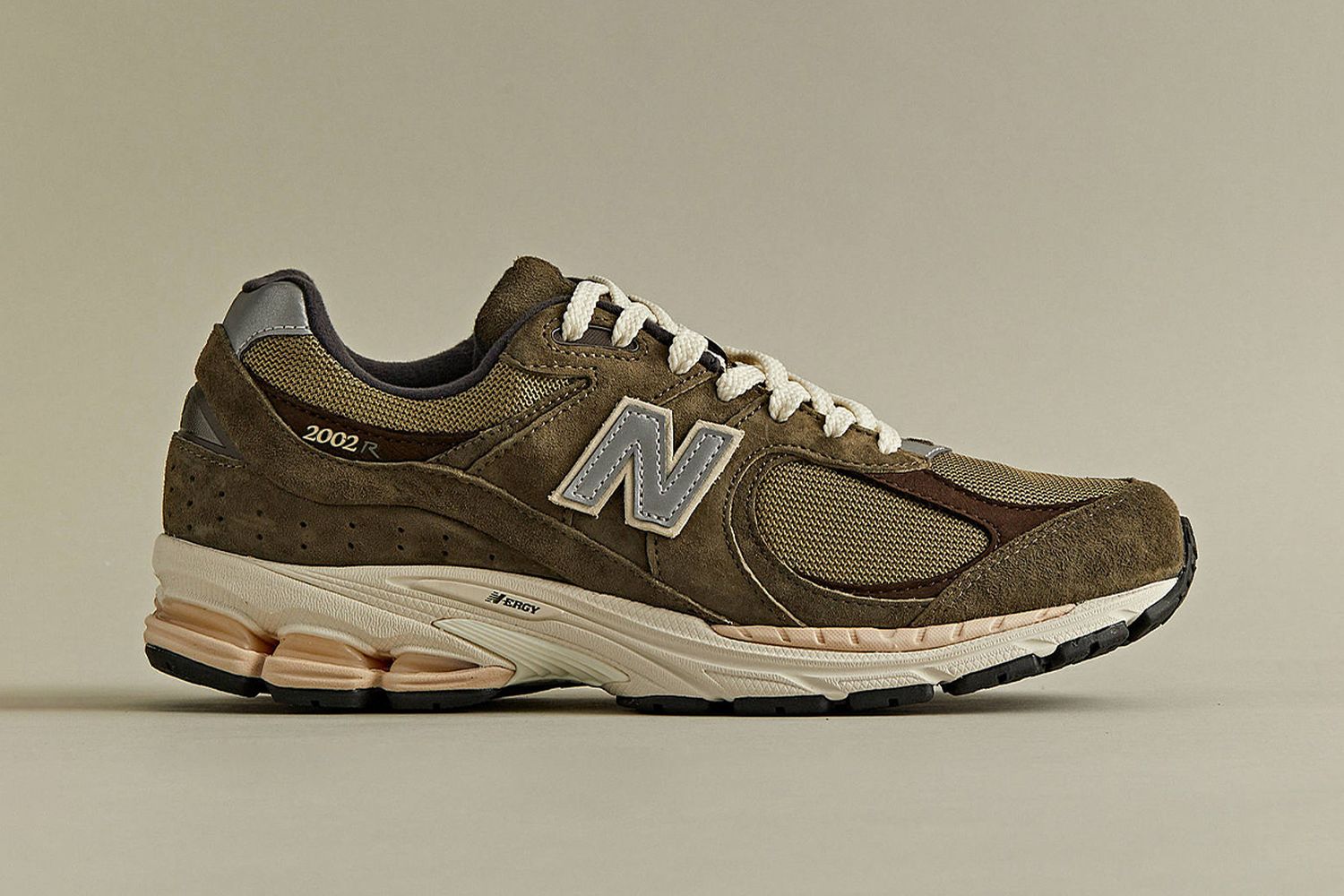 The 13 Best New Balance Sneakers to Right Now