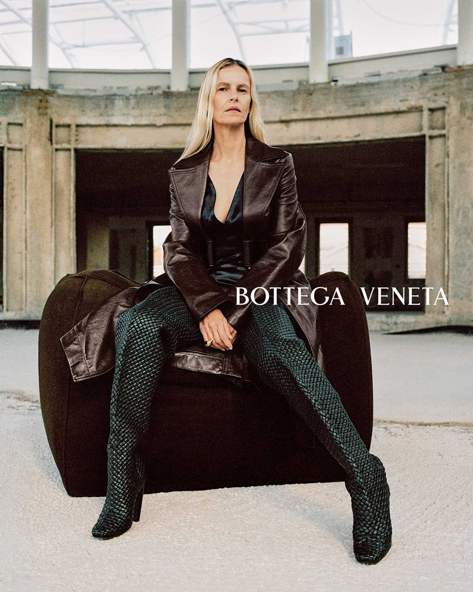 bottega-veneta-winter-2022-campaign-zine-(12)