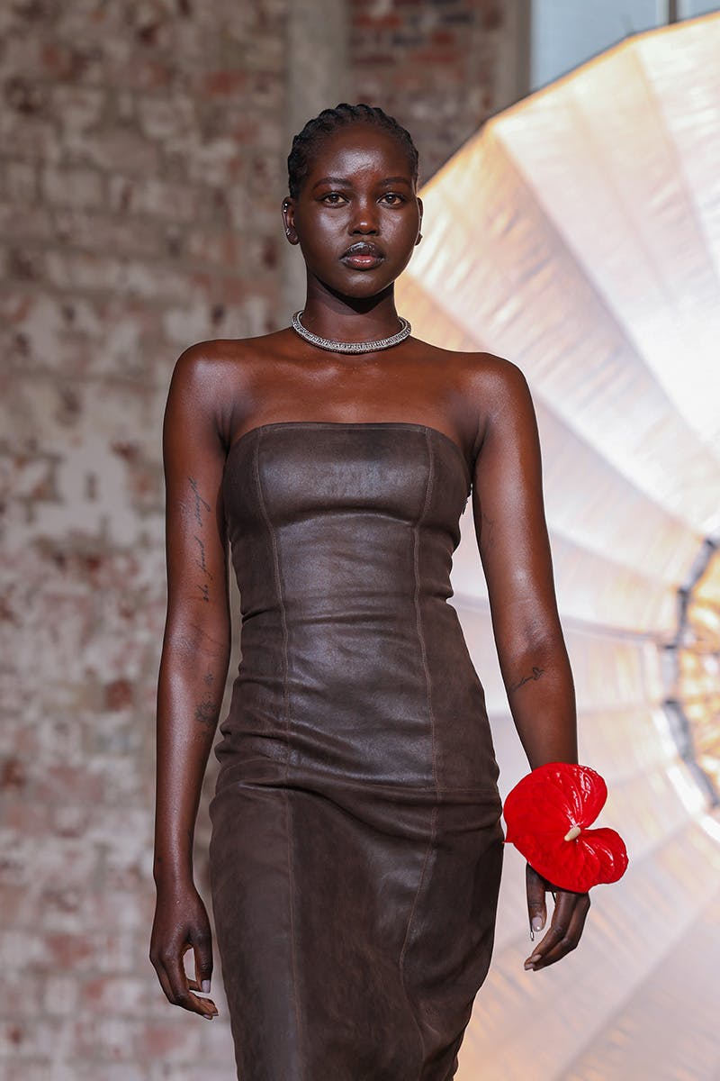Black-hair-fashion-week-04