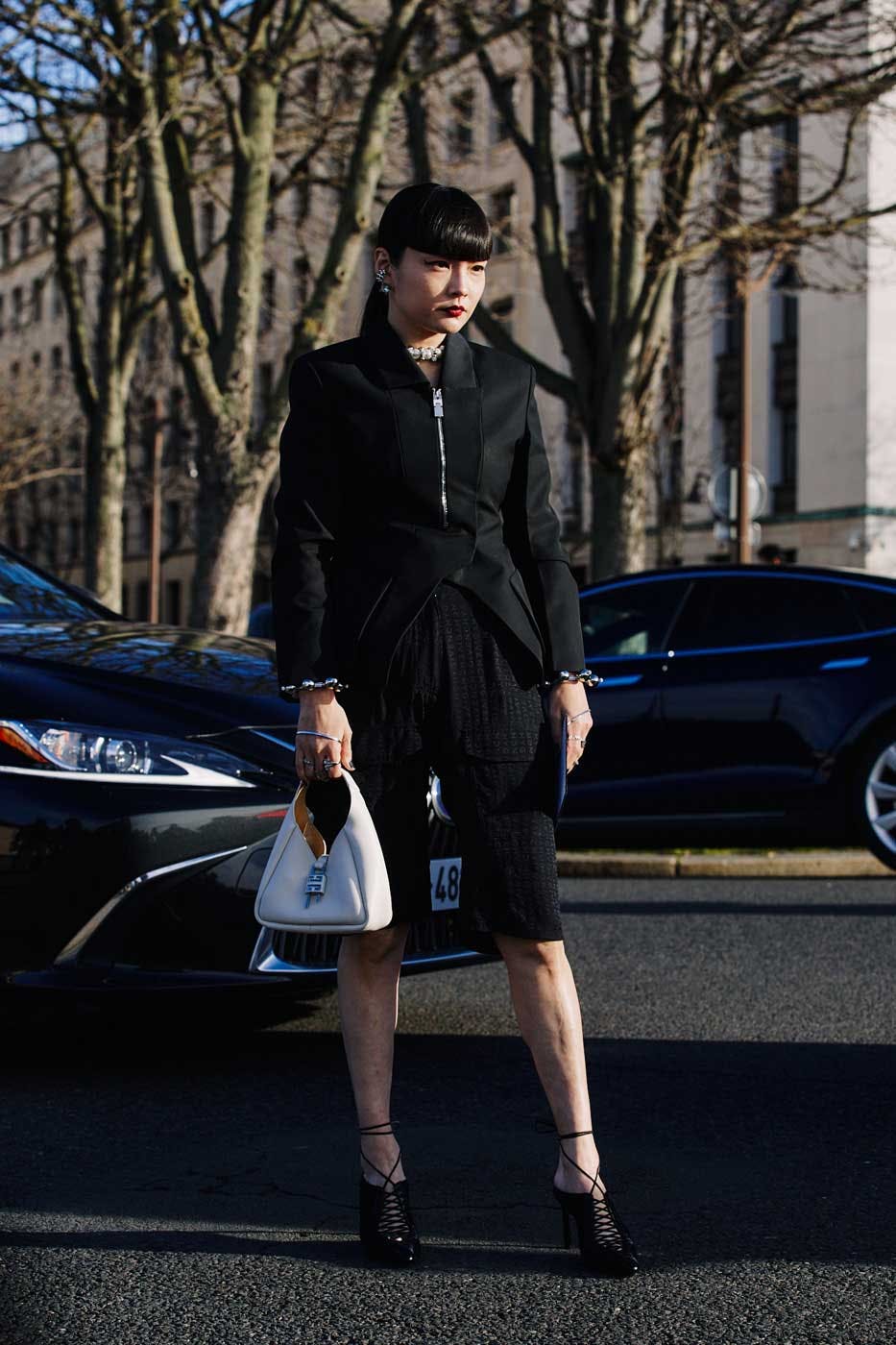 paris-fashion-week-fw23-streetstyle-(20)