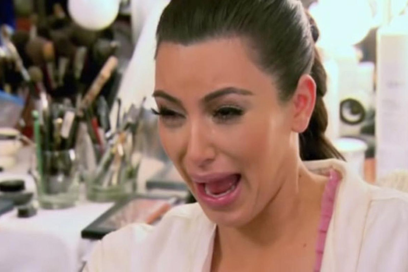 the-kardashians-hulu-kim-kardashian-crying-roblox