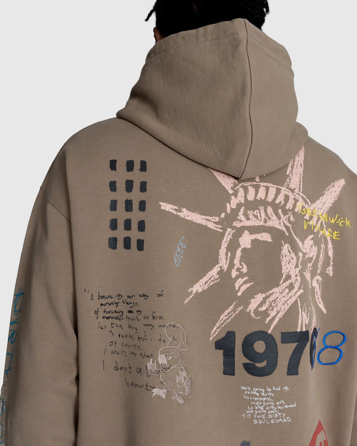 Highsnobiety – New York Line Hoodie Dark Beige - Sweats - Brown - Image 8