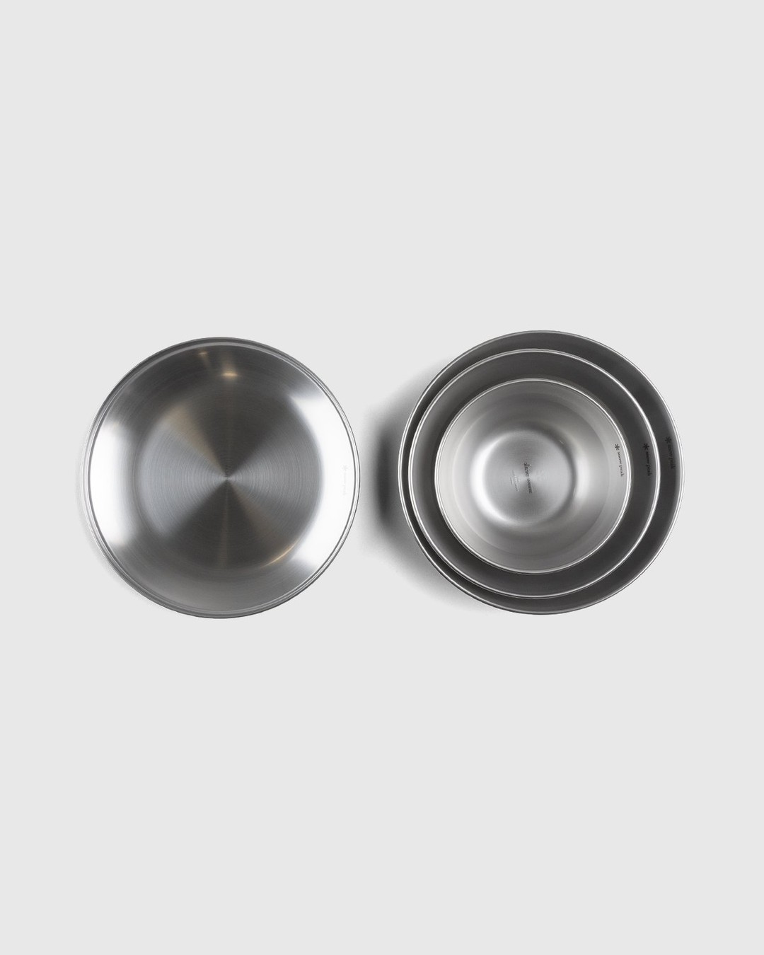Snow Peak – Tableware Set Large Silver - Lifestyle - Black - Image 2