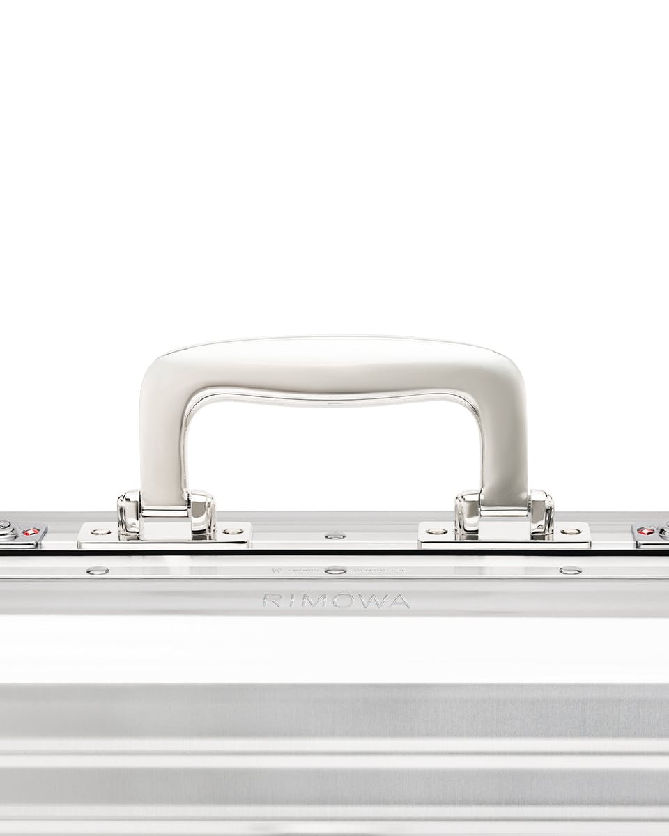 porsche-rimowa-collab-911-luggage-case (4)