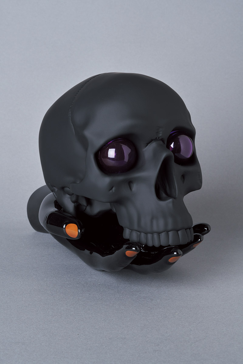 undercover-p-m-usher-spooky-season-skull-lamp-01
