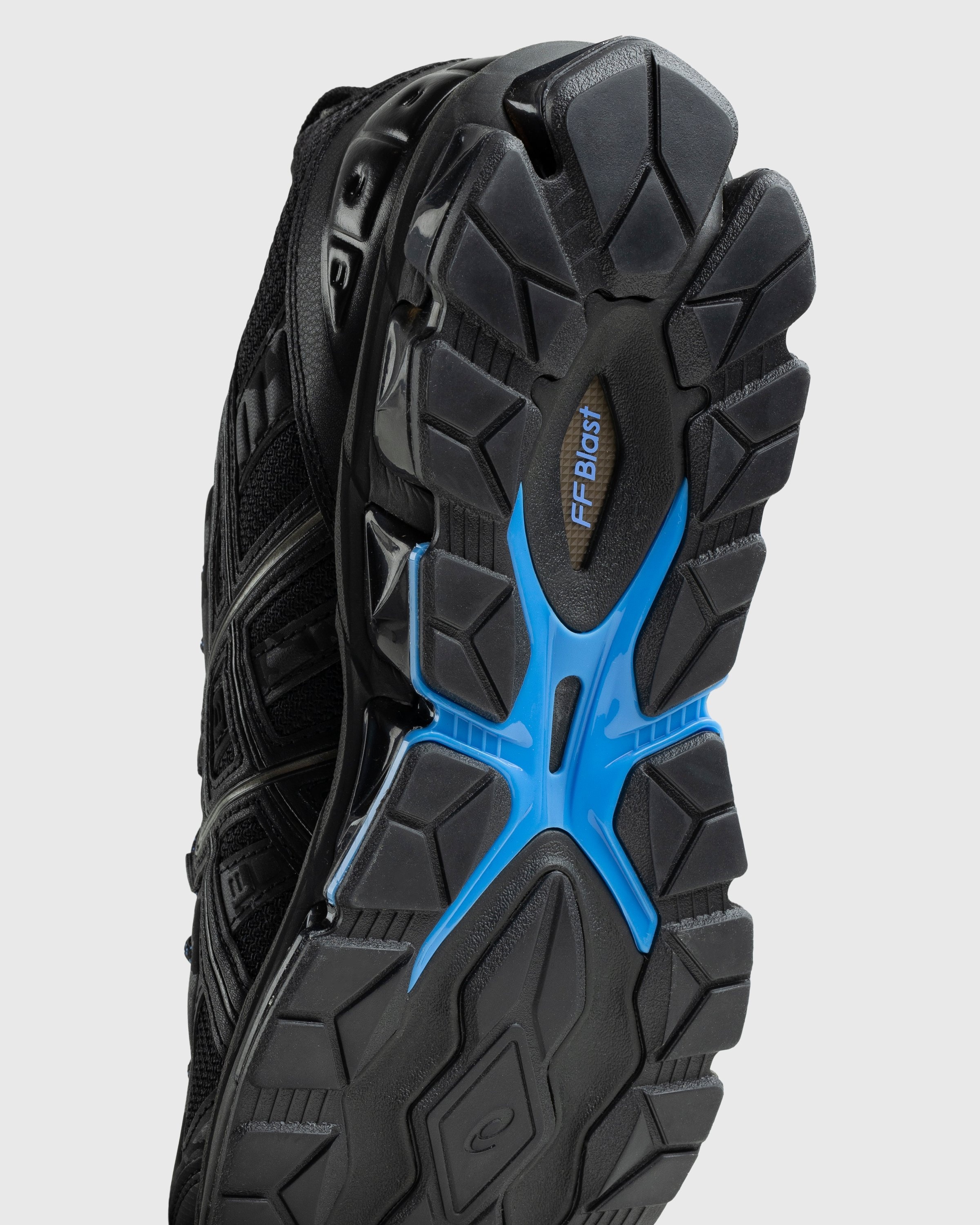 Asics quantum 360 hot sale triple black