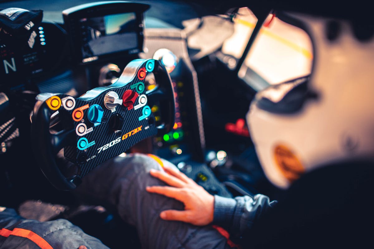 afternoon-driving-975000-racetrack-mclaren-720s-gt3x-05