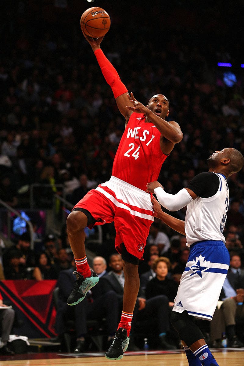 kobe-bryants-memorable-star-moments-08
